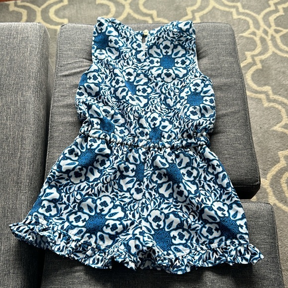 Vineyard vines romper. - Picture 4 of 4